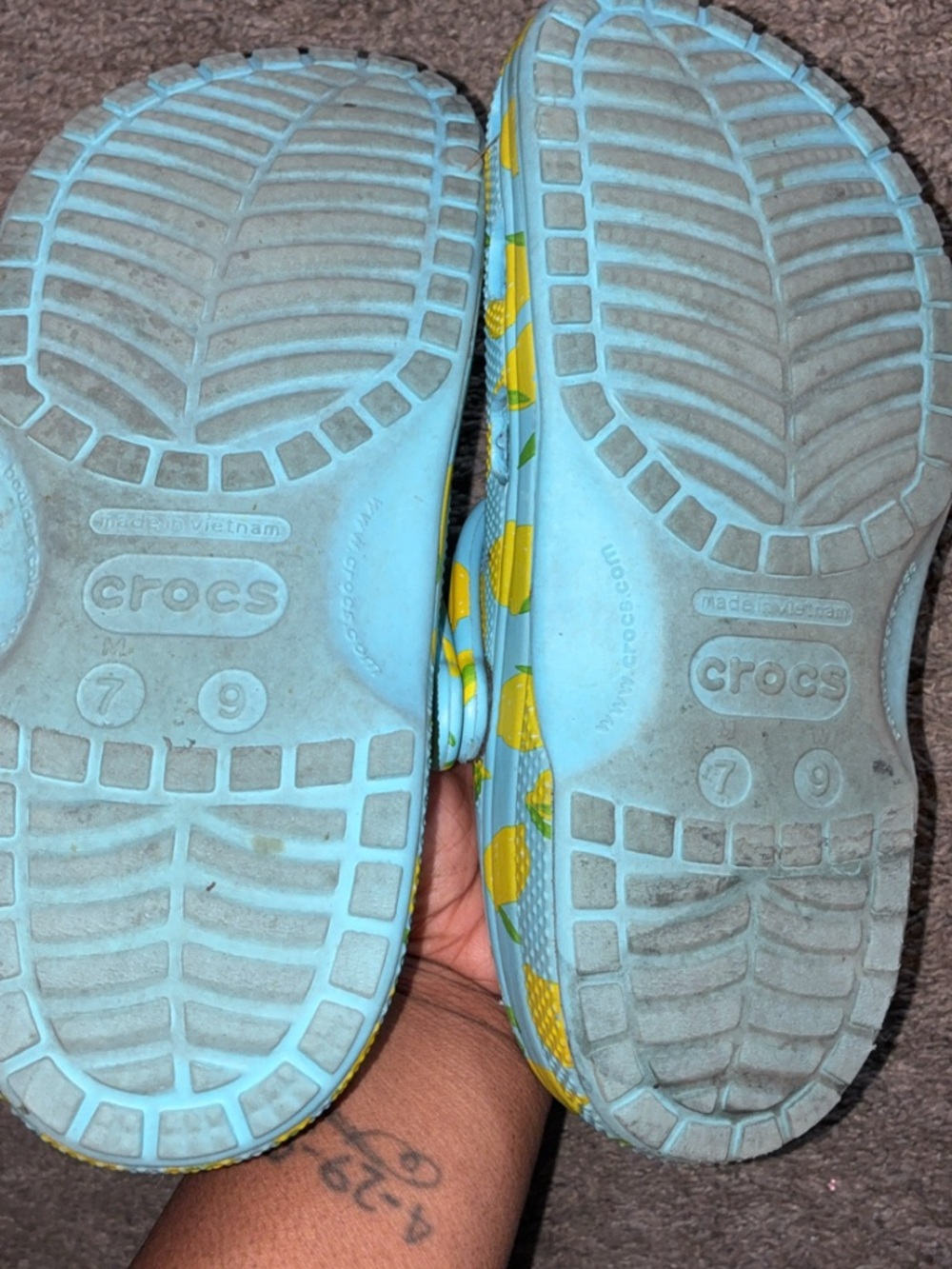 Unisex Lemon Print Crocs- Light Blue - Picture 3 of 3
